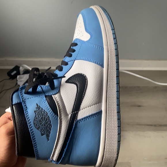 2021
Air Jordan 1 Retro High OG 'University Blue' size 8.5 - Picture 2 of 4